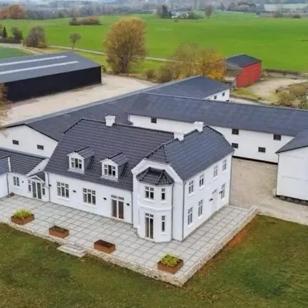 بيت للعطل Estate In Calm Nature *